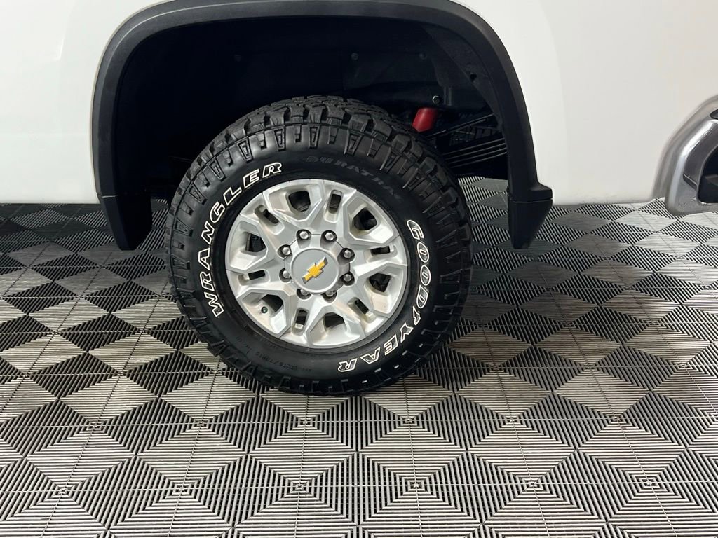 Used 2024 Chevrolet Silverado 3500 LT image 16