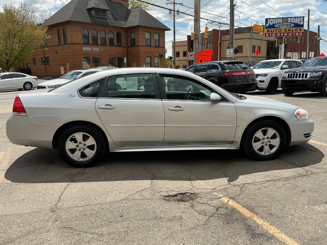 Used 2009 Chevrolet Impala LT FWD image 2