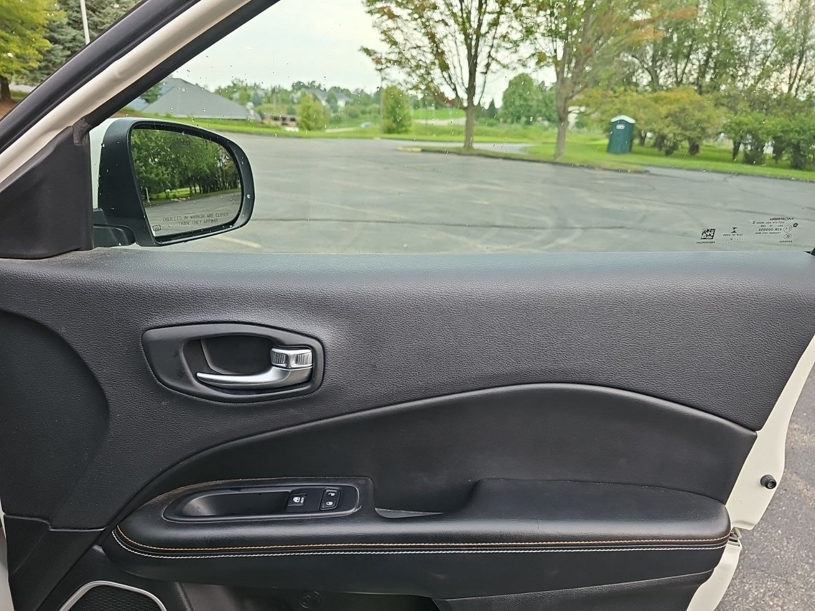 Used 2018 Jeep Compass Latitude FWD image 14