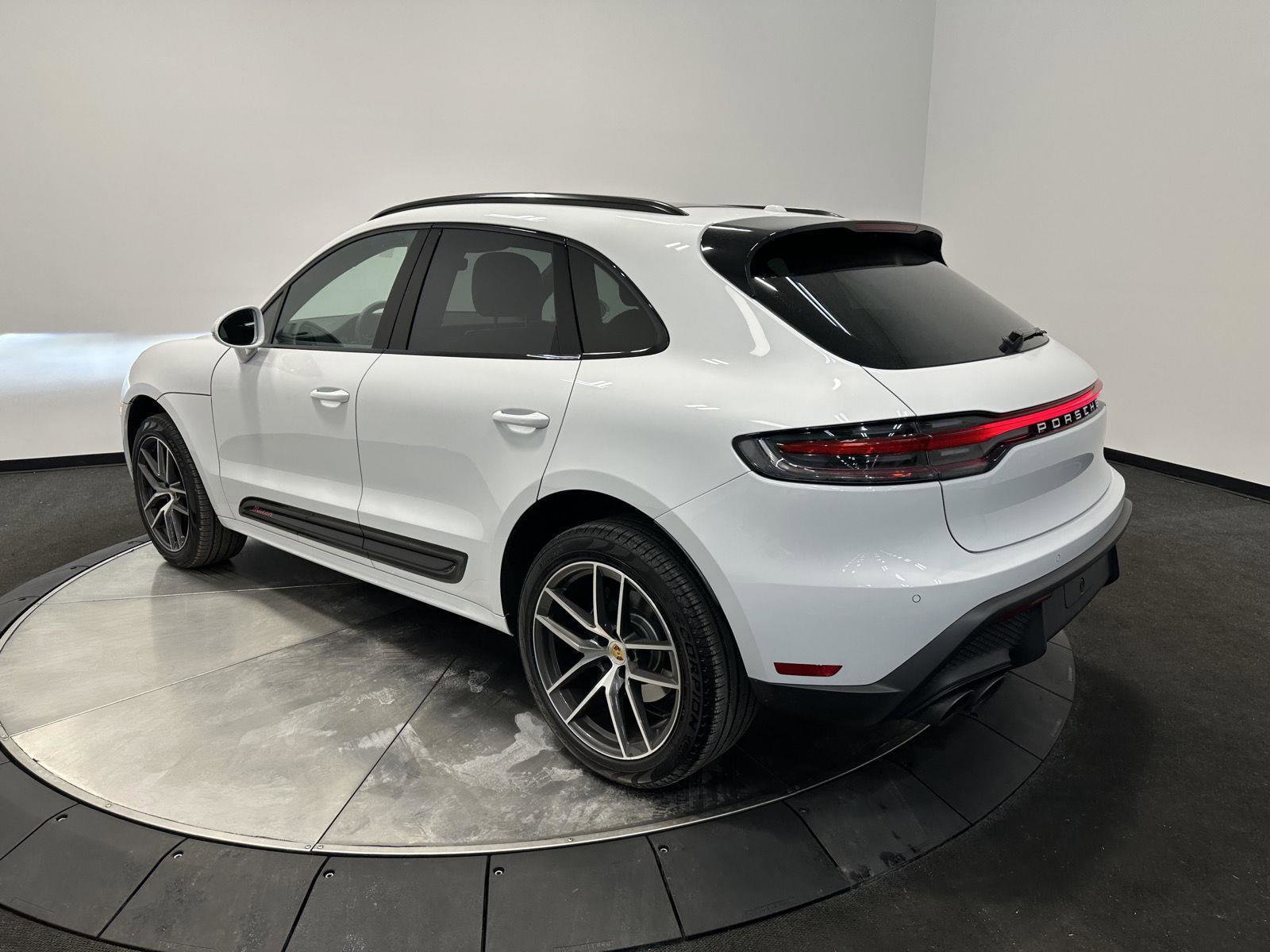 Certified 2025 Porsche Macan image 3
