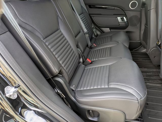 New 2026 Land Rover Discovery S image 17