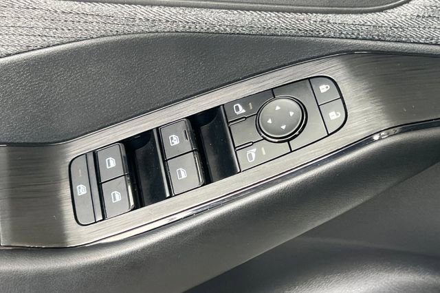 Used 2023 Nissan Rogue S image 12