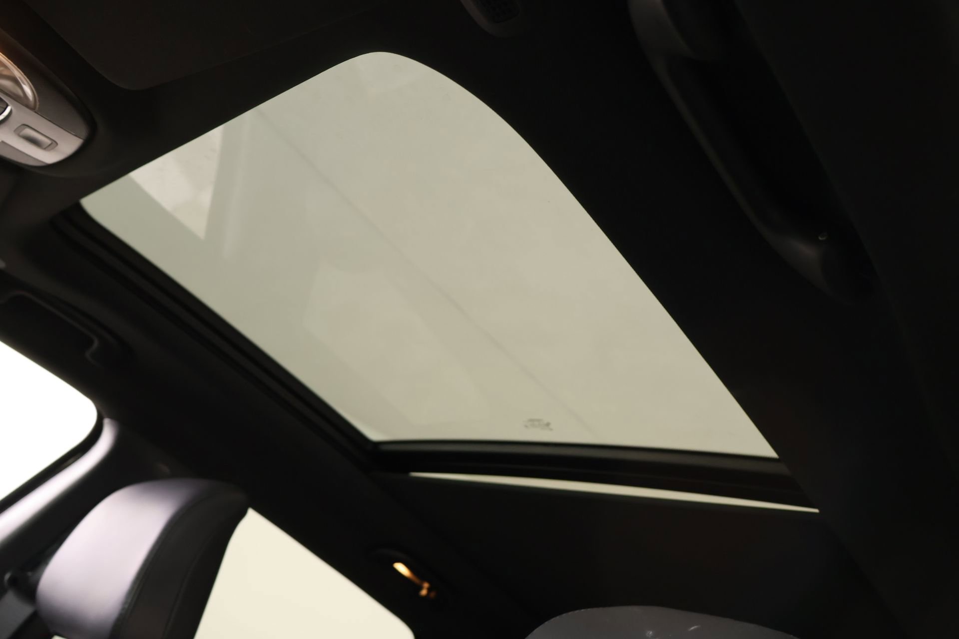 Used 2025 Jeep Compass Latitude w/ Sun & Sound Group AWD/4WD image 15