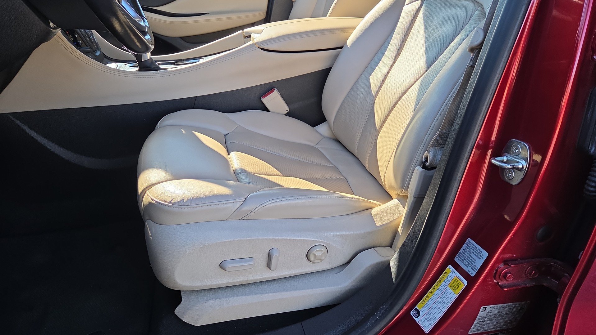 Used 2019 Buick Envision Premium w/ Driver Confidence Package AWD/4WD image 22