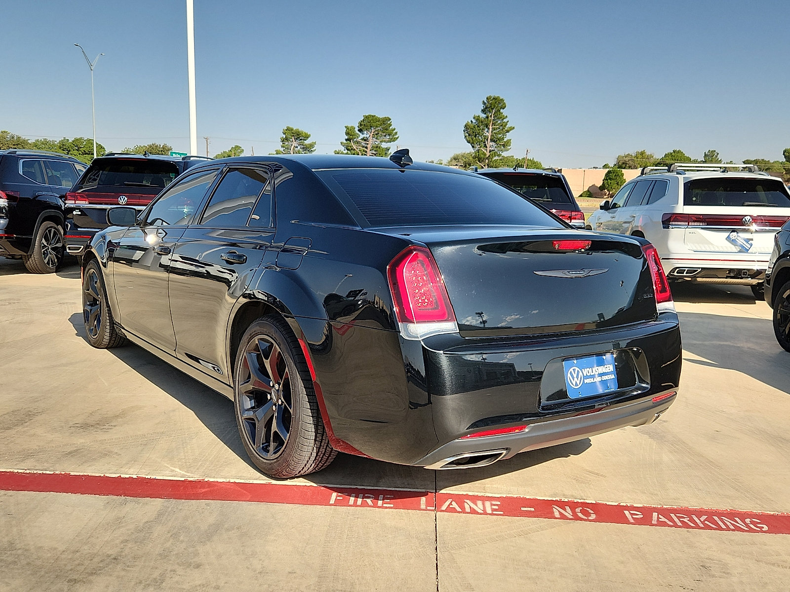 Used 2022 Chrysler 300 Touring w/ Sport Appearance Package RWD image 4