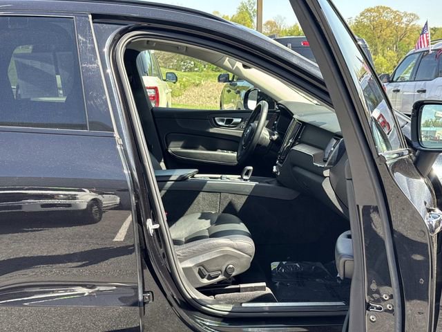 Used 2024 Volvo XC60 B5 Plus AWD/4WD image 11