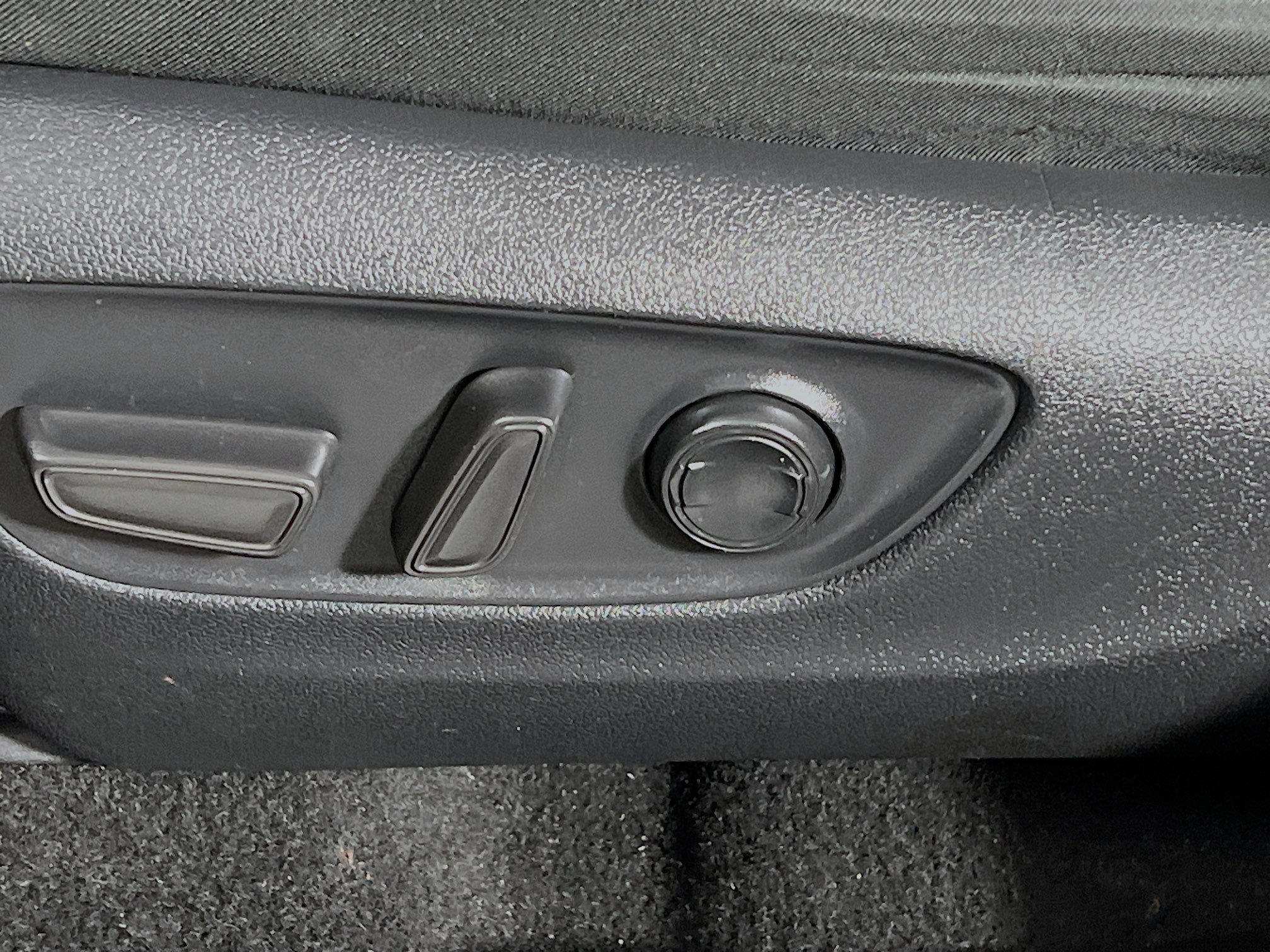 Used 2021 Toyota RAV4 XLE w/ Convenience Package FWD image 16