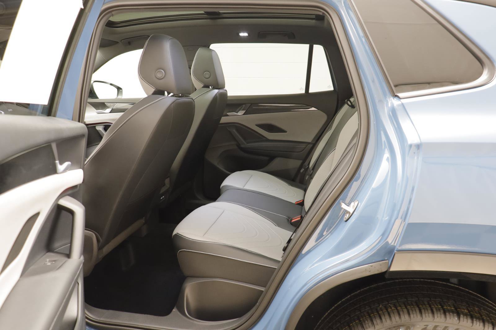 New 2026 Volkswagen Tiguan SE R-Line image 13