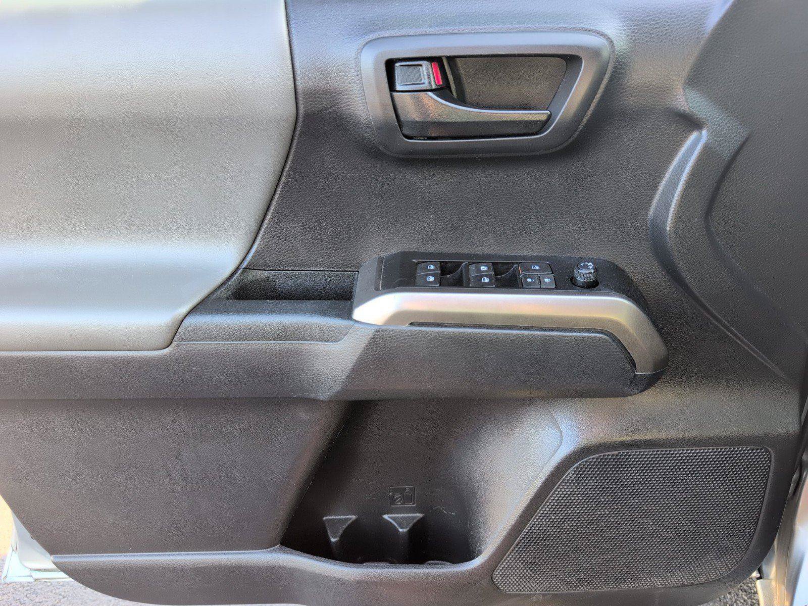 Used 2022 Toyota Tacoma SR5 w/ Technology Package RWD image 16