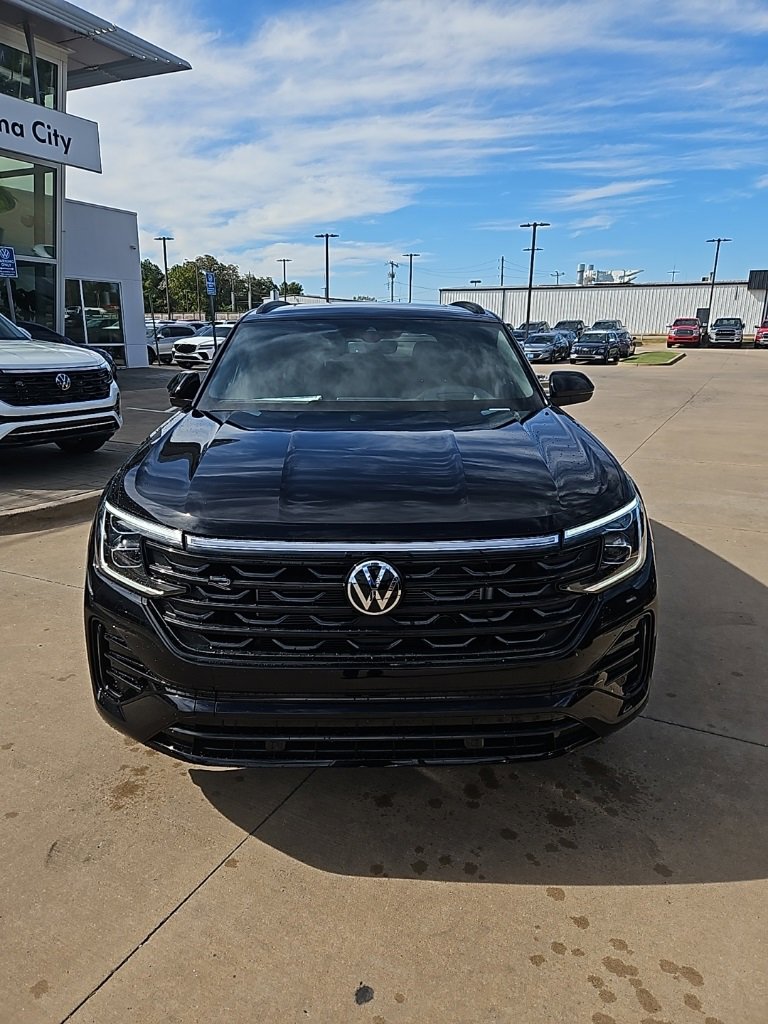 New 2026 Volkswagen Atlas Cross Sport SEL R-Line image 2