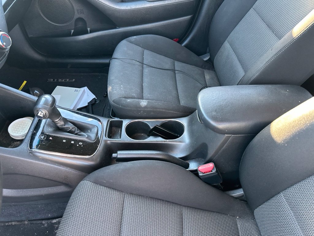 Used 2017 Kia Forte LX FWD image 25