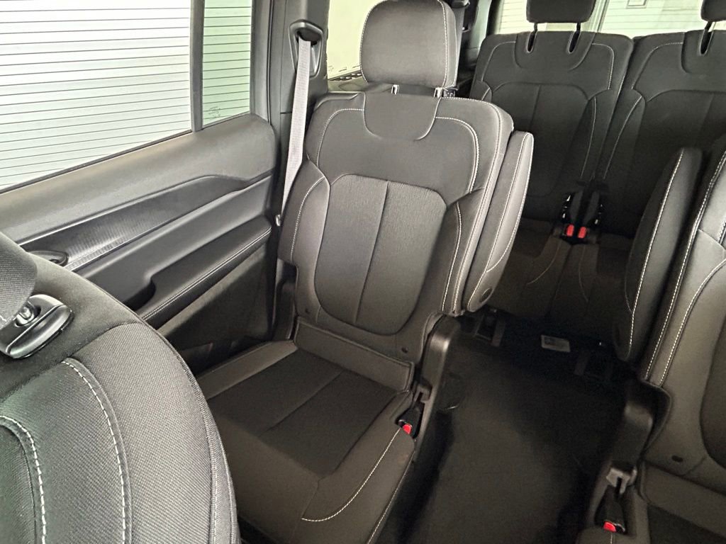 Used 2025 Jeep Grand Cherokee L Laredo image 12