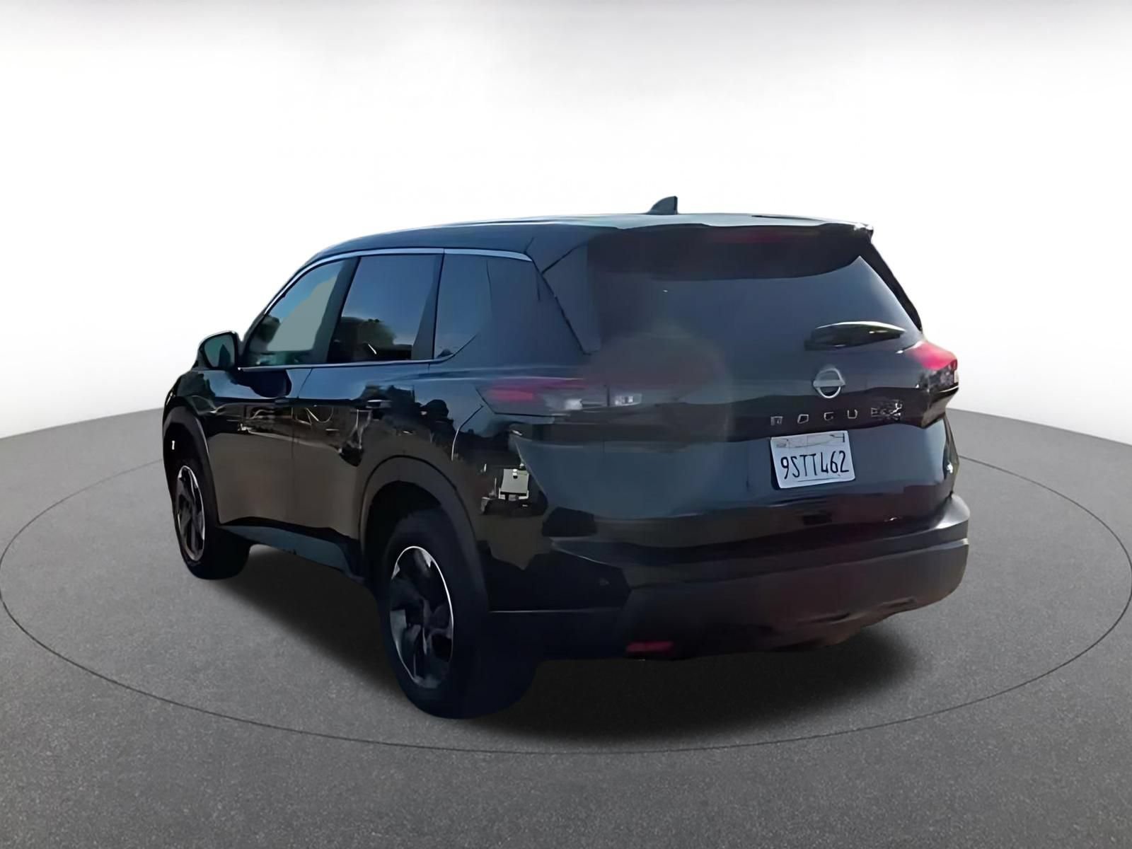 Used 2025 Nissan Rogue SV FWD image 9