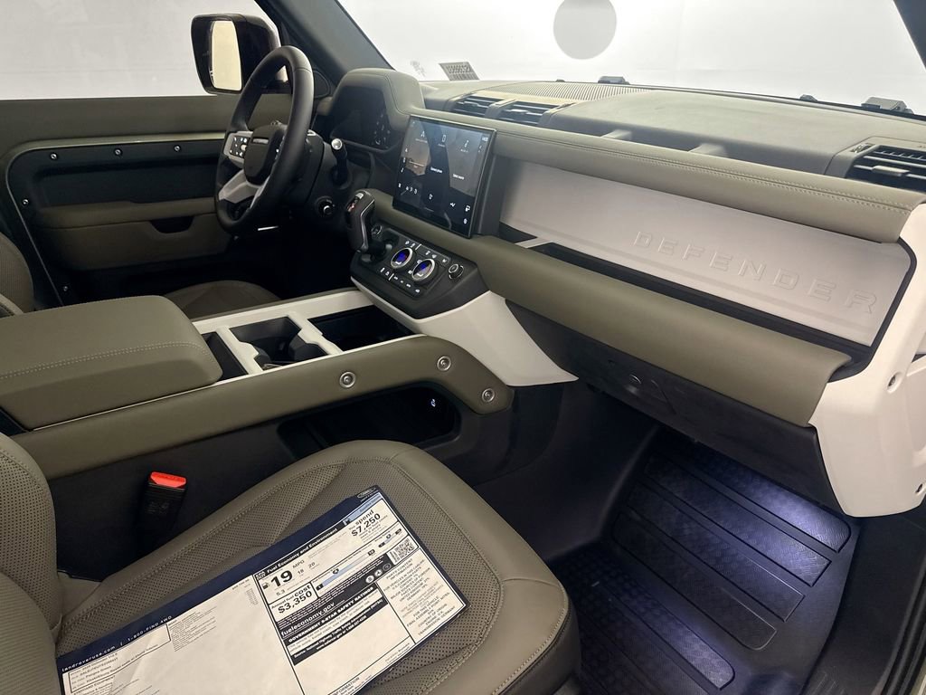 Used 2025 Land Rover Defender 110 S image 28