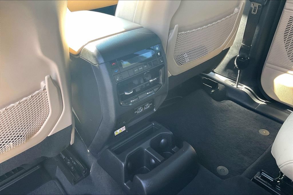 Used 2023 Jeep Grand Cherokee L Limited w/ Luxury Tech Group II RWD image 12