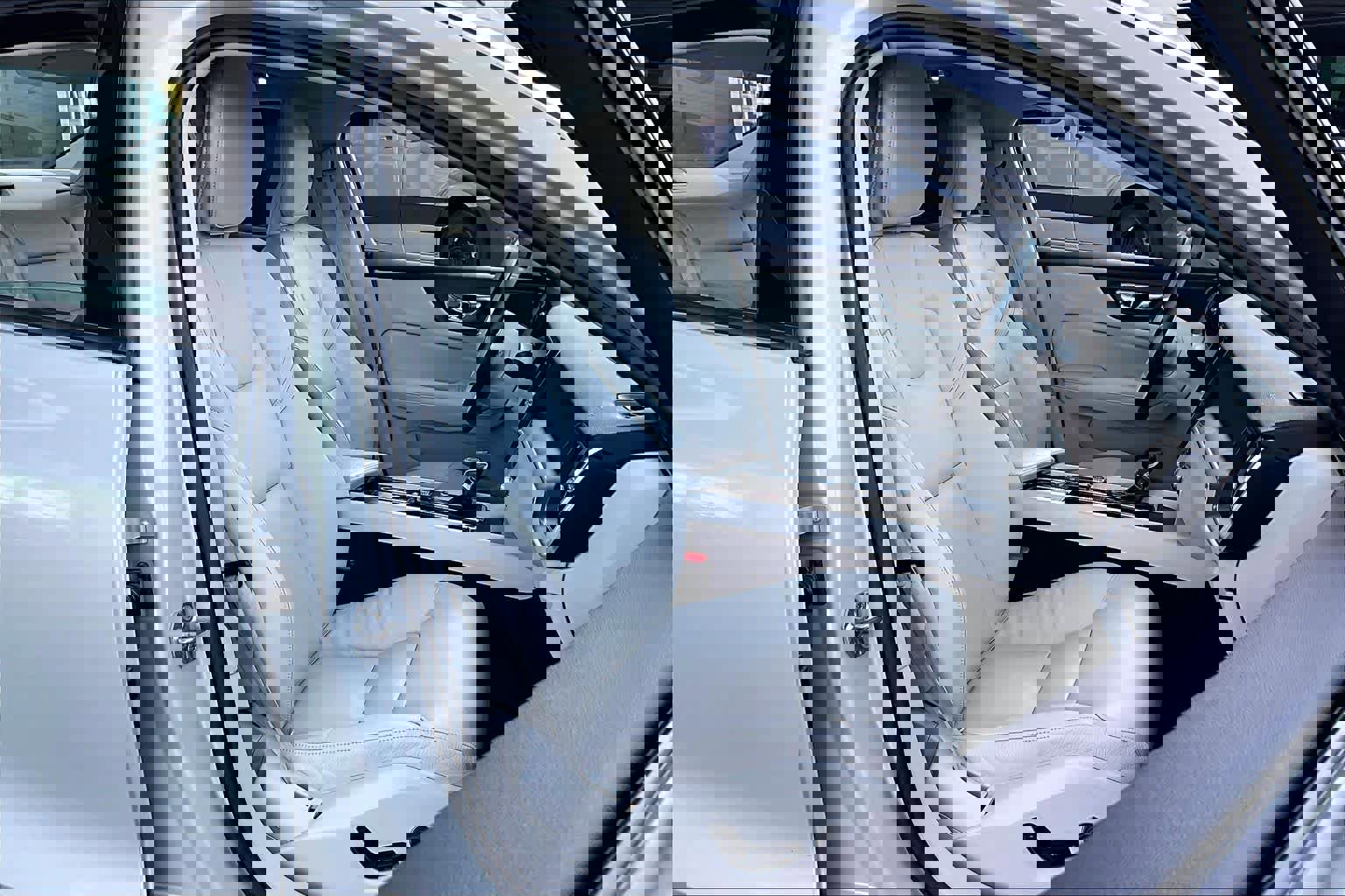 Used 2020 Volvo S60 T5 Momentum image 8