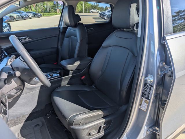 Used 2025 Kia Sportage EX image 11