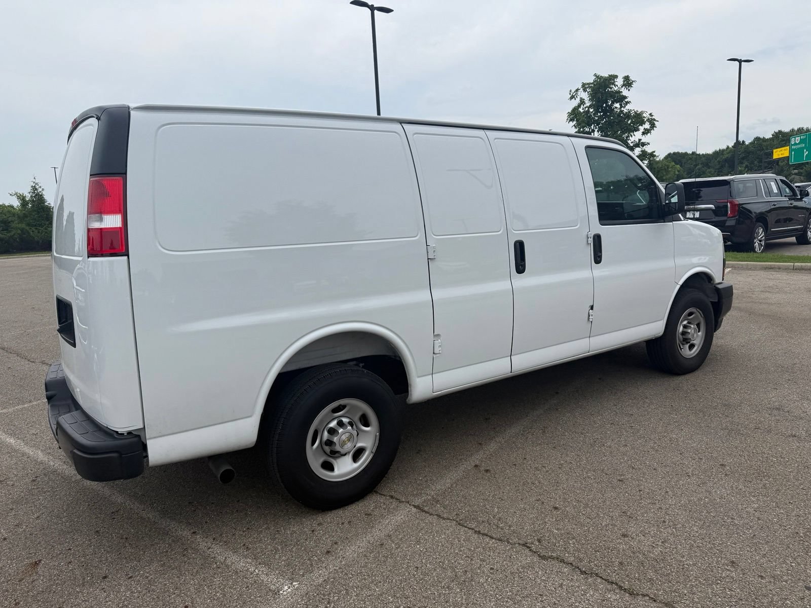 Used 2025 Chevrolet Express 2500 w/ Enhanced Convenience Package RWD image 5
