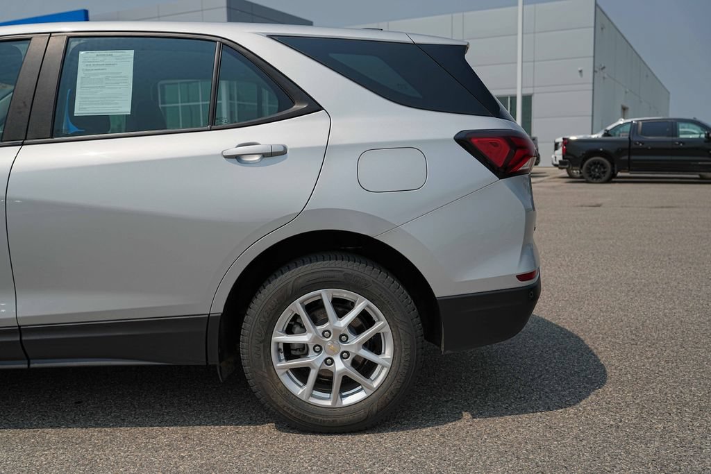 Used 2022 Chevrolet Equinox LS AWD/4WD image 12