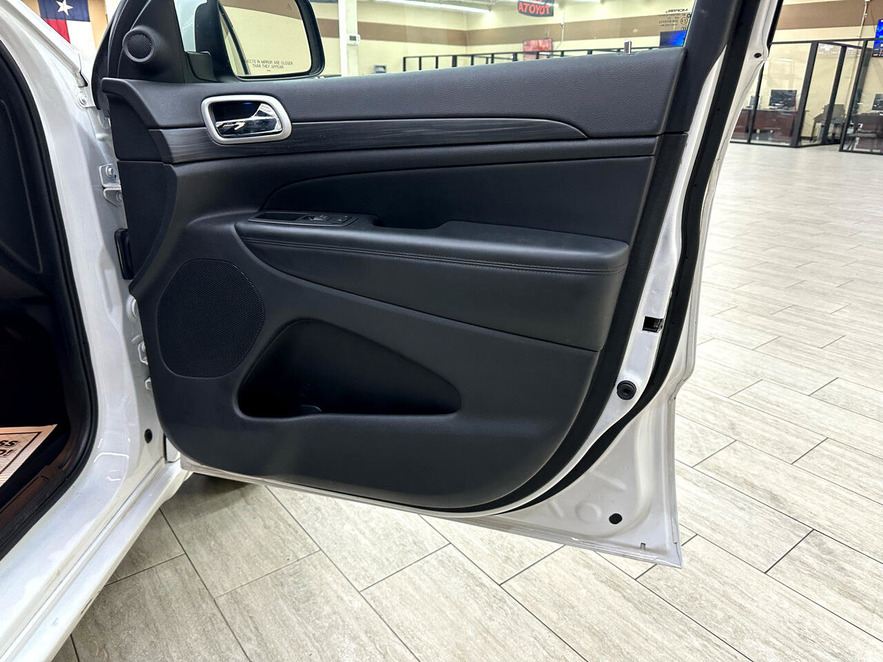 Used 2022 Jeep Grand Cherokee Laredo X image 41