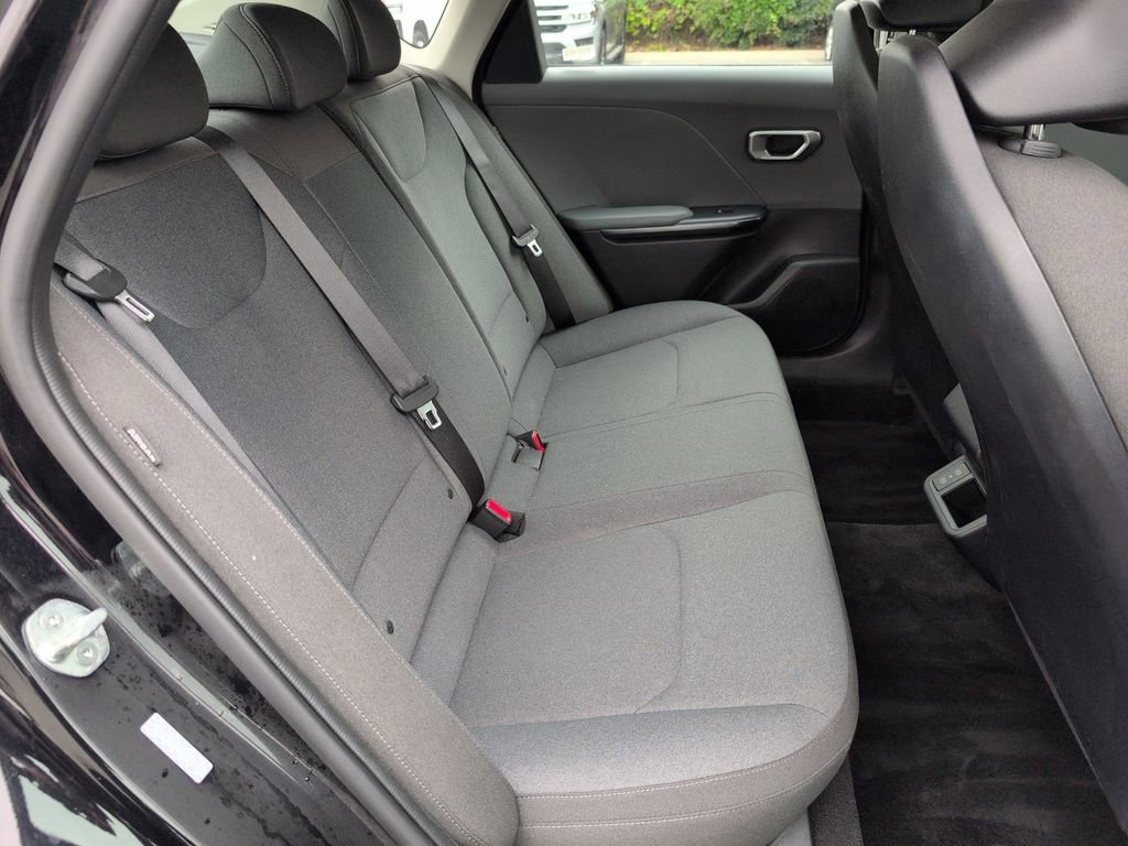 Used 2025 Kia K4 LXS image 30