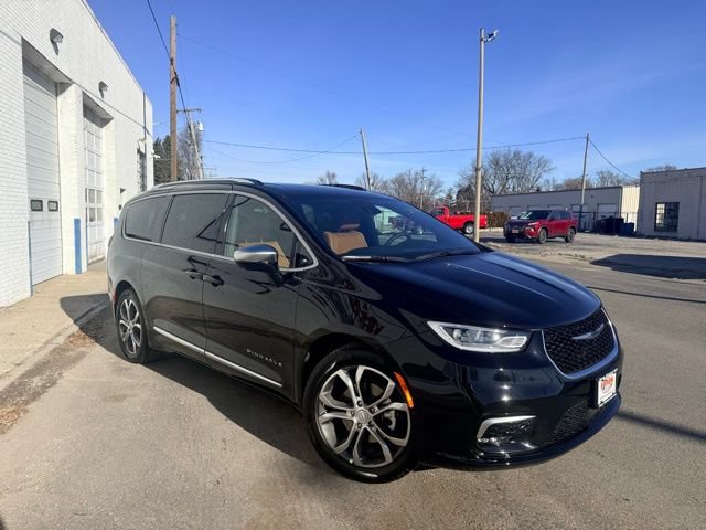 New 2026 Chrysler Pacifica Pinnacle w/ Trailer Tow Group FWD image 3