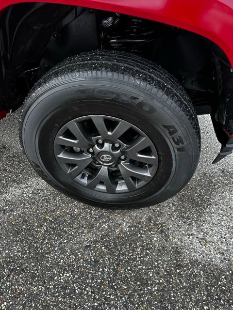 Used 2023 Toyota Tacoma SR5 w/ Technology Package image 9