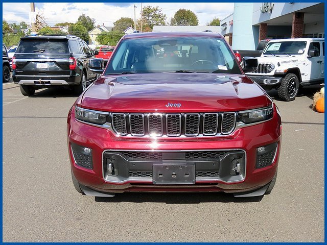 Used 2022 Jeep Grand Cherokee Overland w/ Luxury Tech Group IV image 3