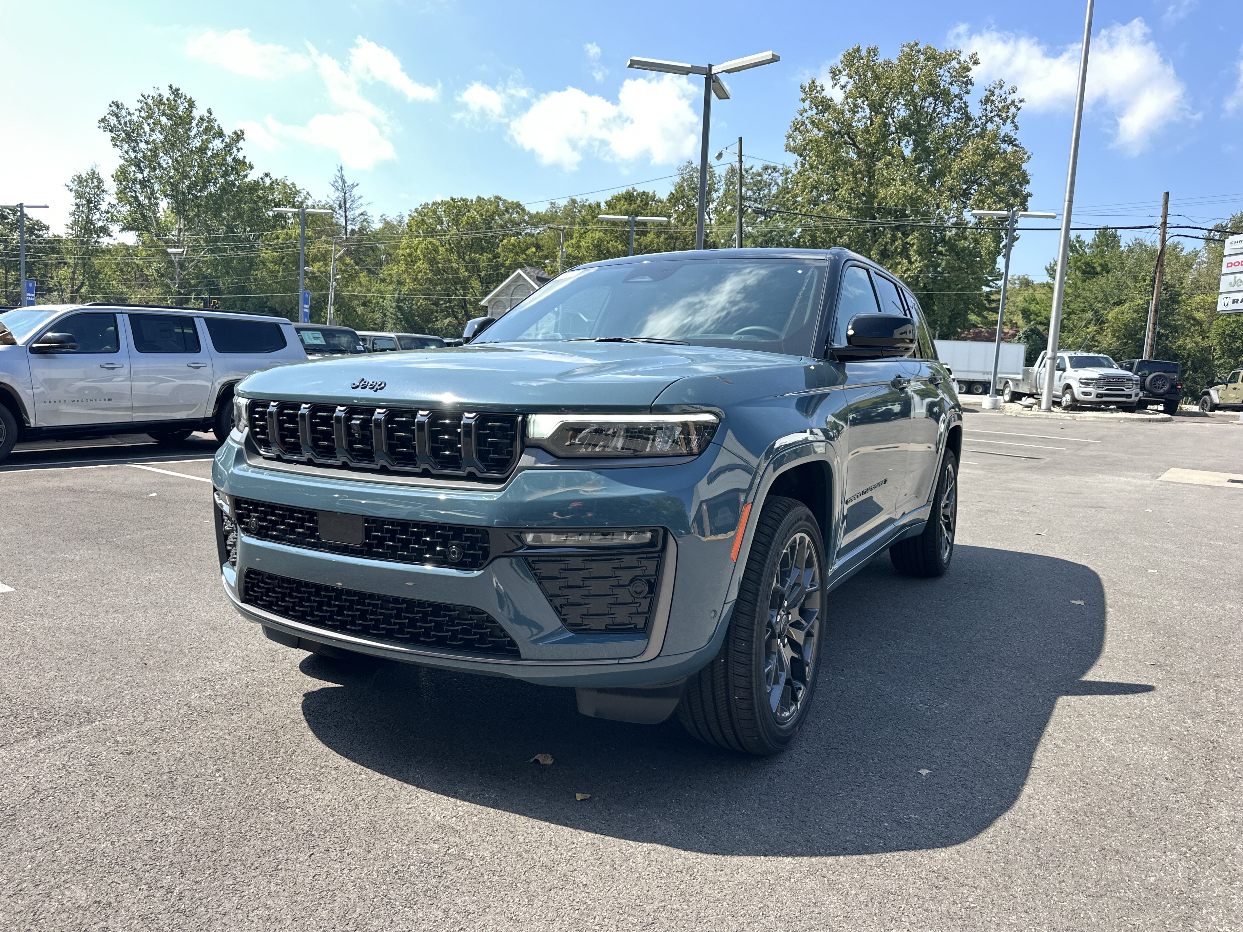 New 2027 Jeep Grand Cherokee Summit w/ Adv Protech Group IV AWD/4WD image 26