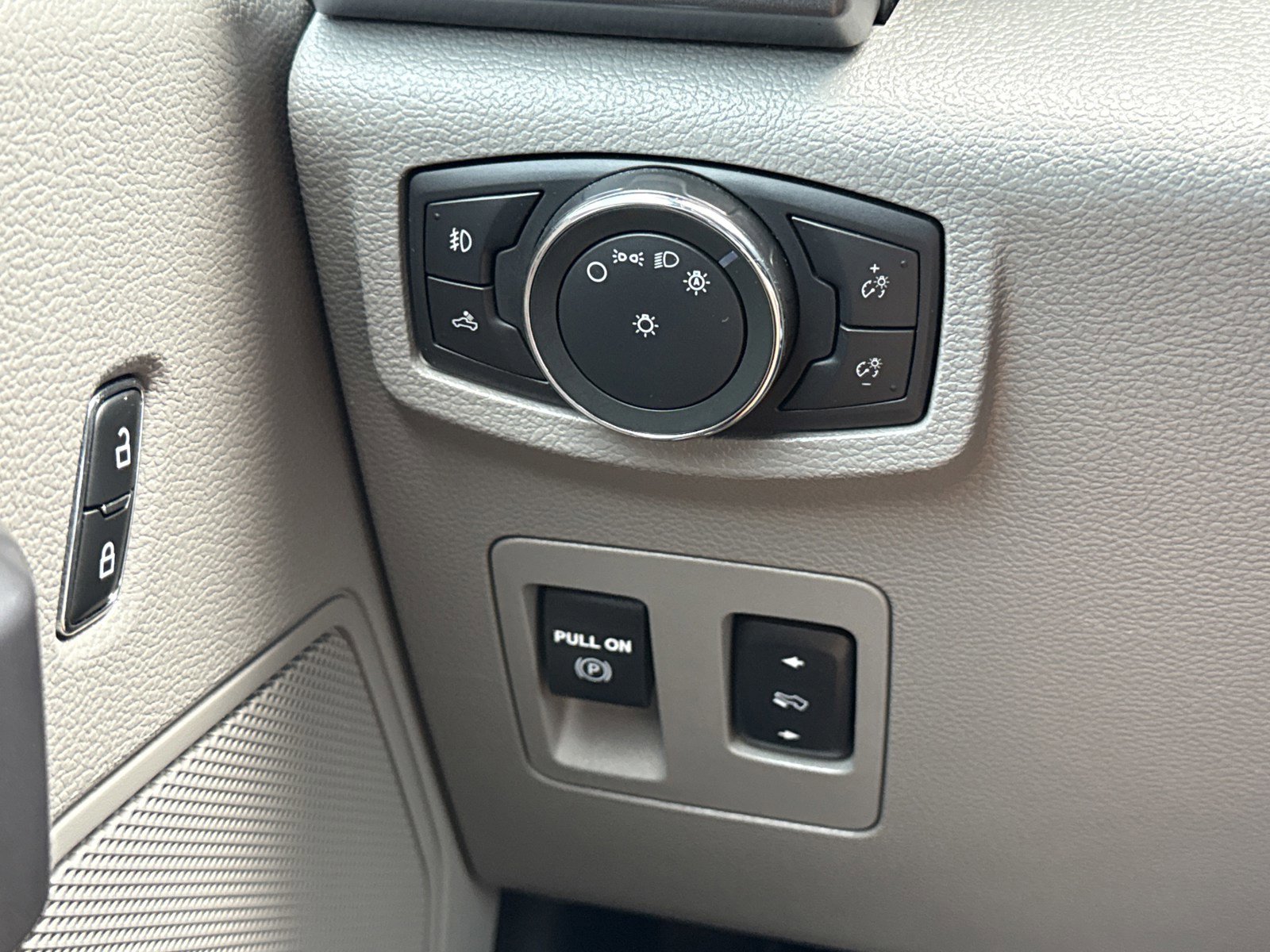 Used 2019 Ford F150 XLT w/ Equipment Group 302A Luxury AWD/4WD image 17