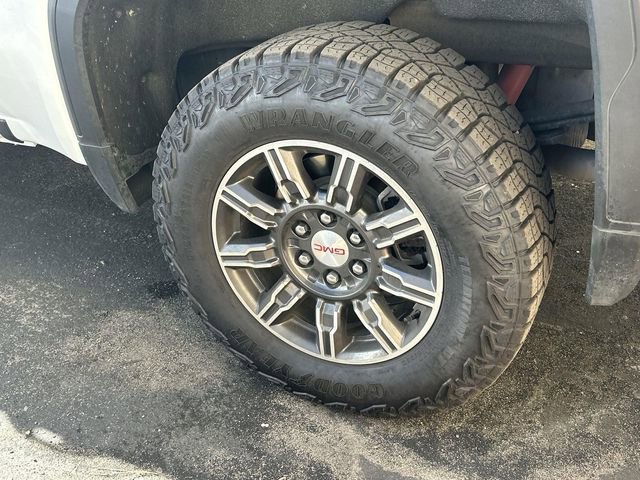 Used 2025 GMC Sierra 1500 AT4 image 4