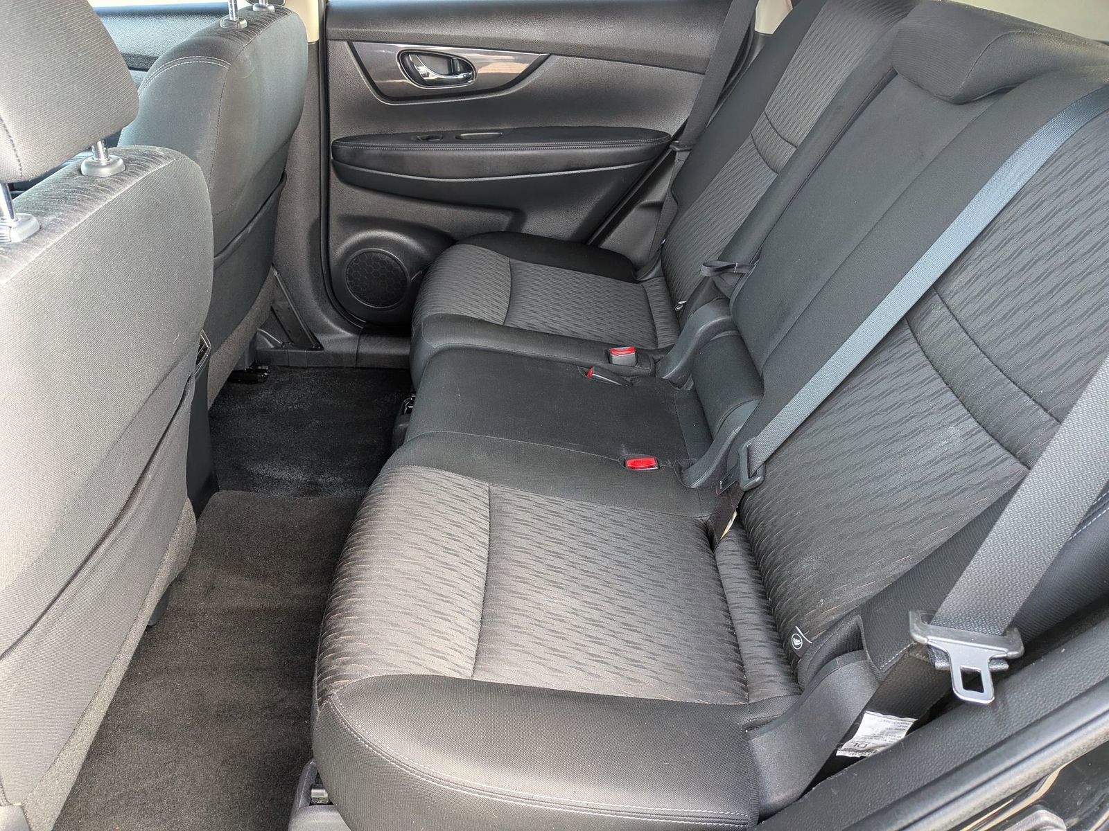 Certified 2018 Nissan Rogue SV image 19