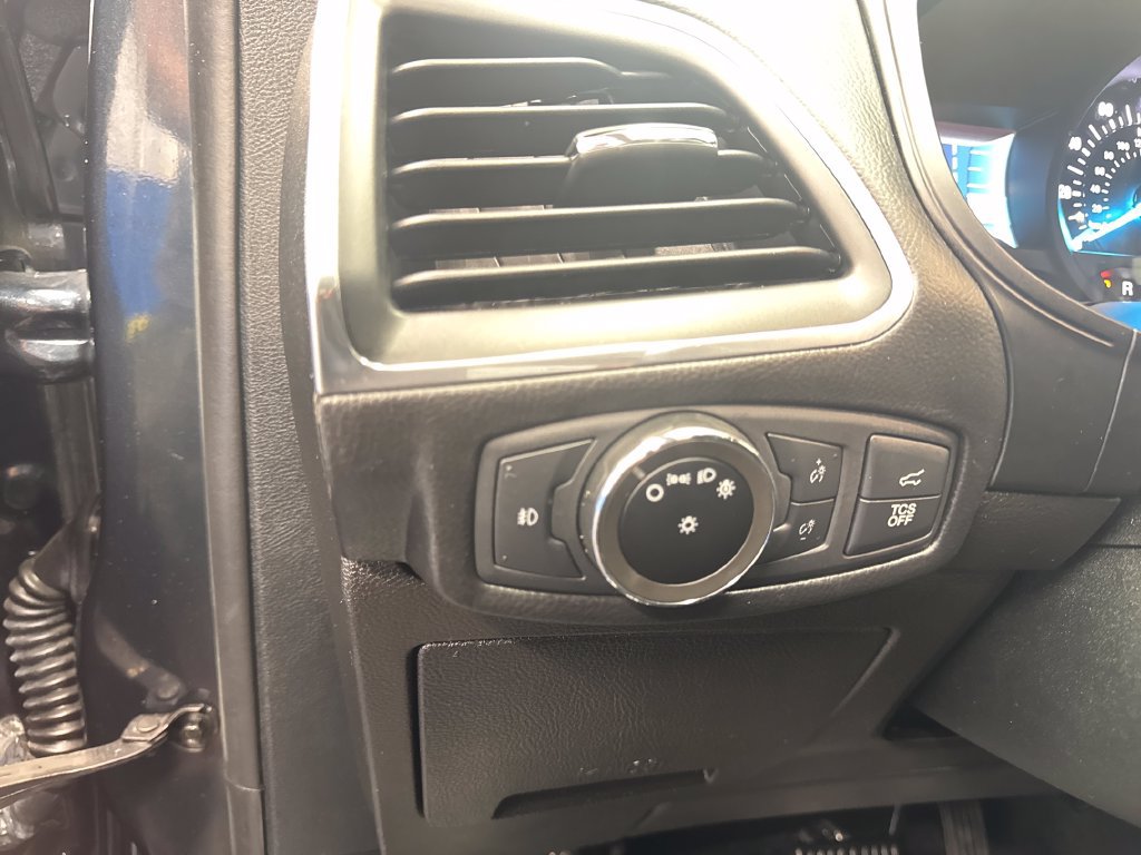 Used 2023 Ford Edge Titanium AWD/4WD image 33