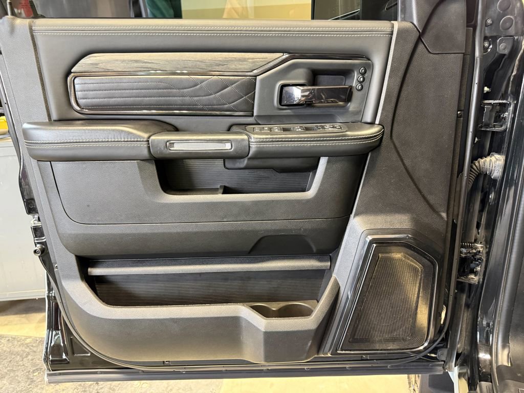 Used 2025 RAM 3500 Limited AWD/4WD image 12