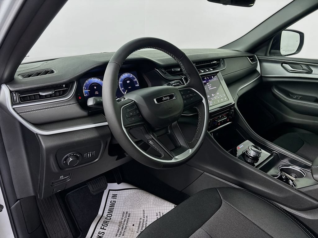 New 2026 Jeep Grand Cherokee Laredo AWD/4WD image 9