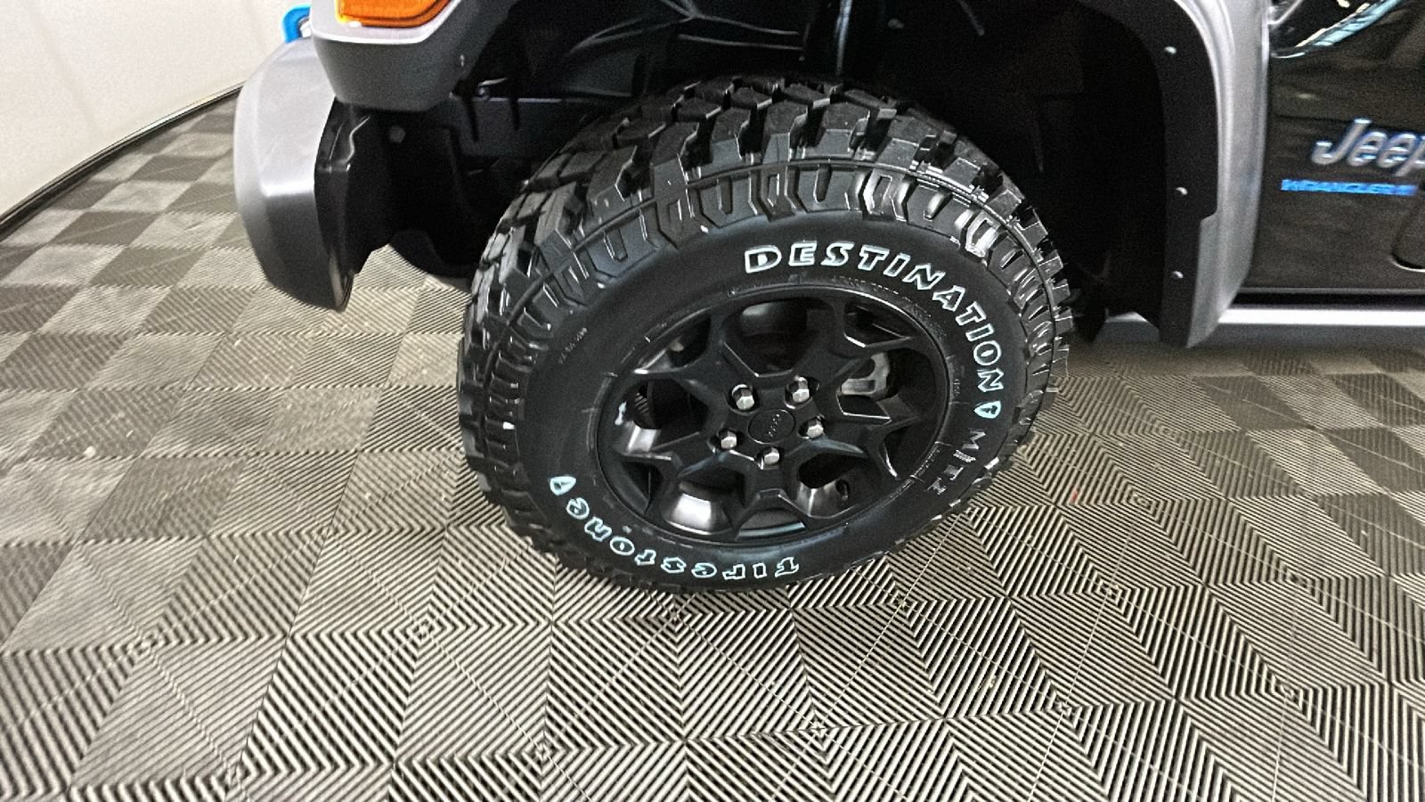 Used 2023 Jeep Wrangler Unlimited w/ Safety Group AWD/4WD image 10