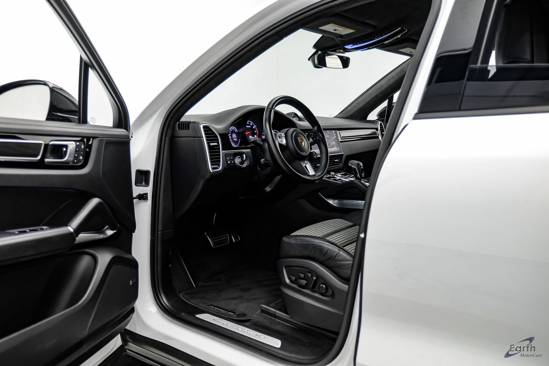 Used 2022 Porsche Cayenne Turbo image 32