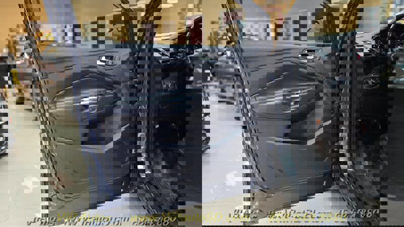 Used 2019 Ford Escape SEL image 11