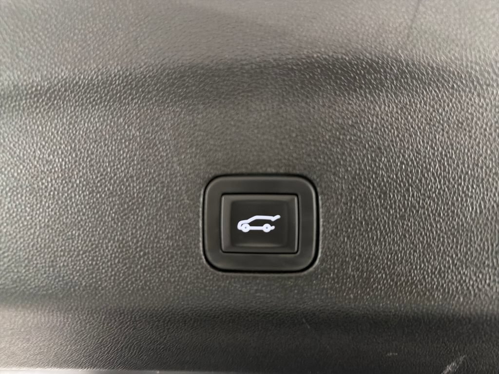 Used 2025 GMC Yukon Denali w/ Sun & Power Step Package AWD/4WD image 9