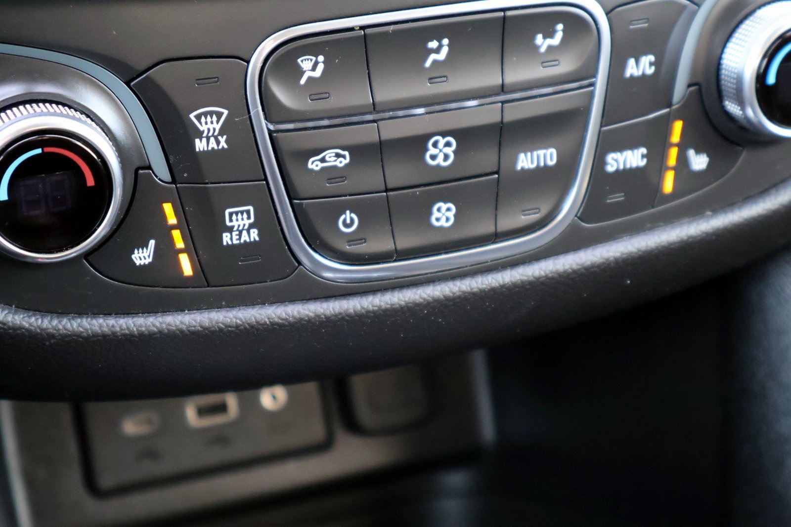 Used 2024 Chevrolet Equinox LT image 29