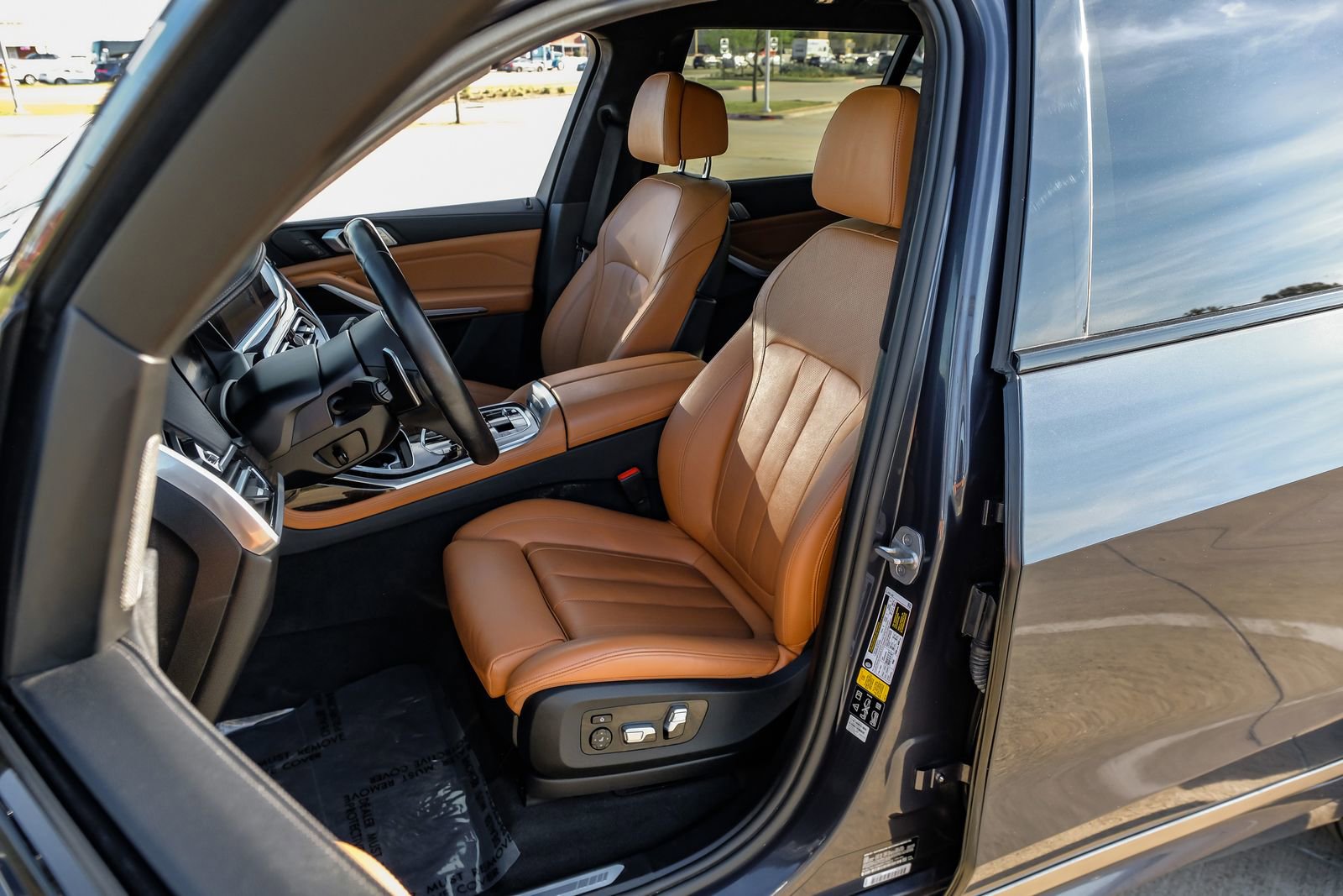 Used 2021 BMW X7 M50i w/ Executive Package image 34