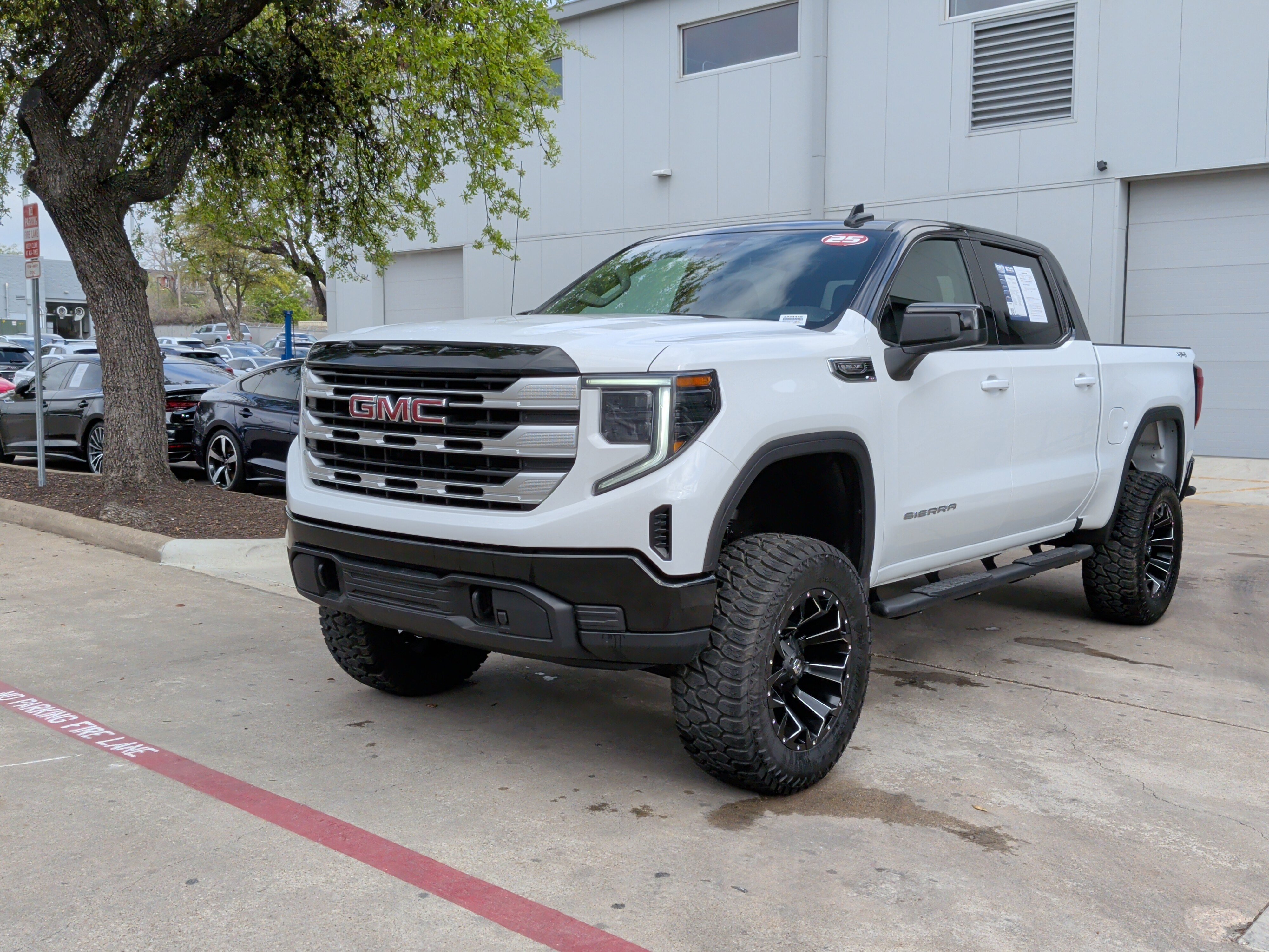 Used 2025 GMC Sierra 1500 SLE image 5