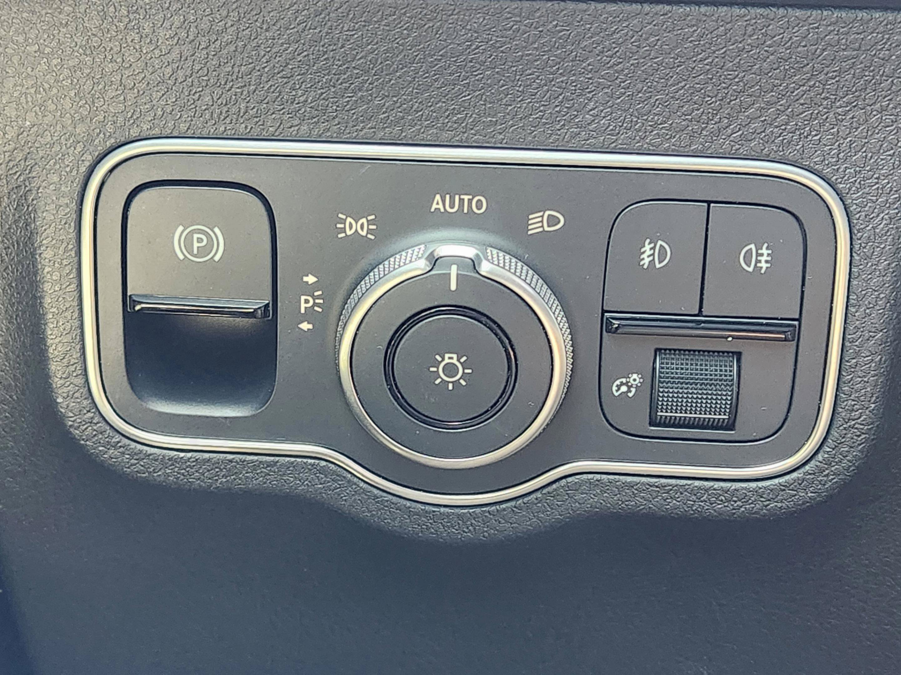 Certified 2023 Mercedes-Benz GLB 250 4MATIC image 18