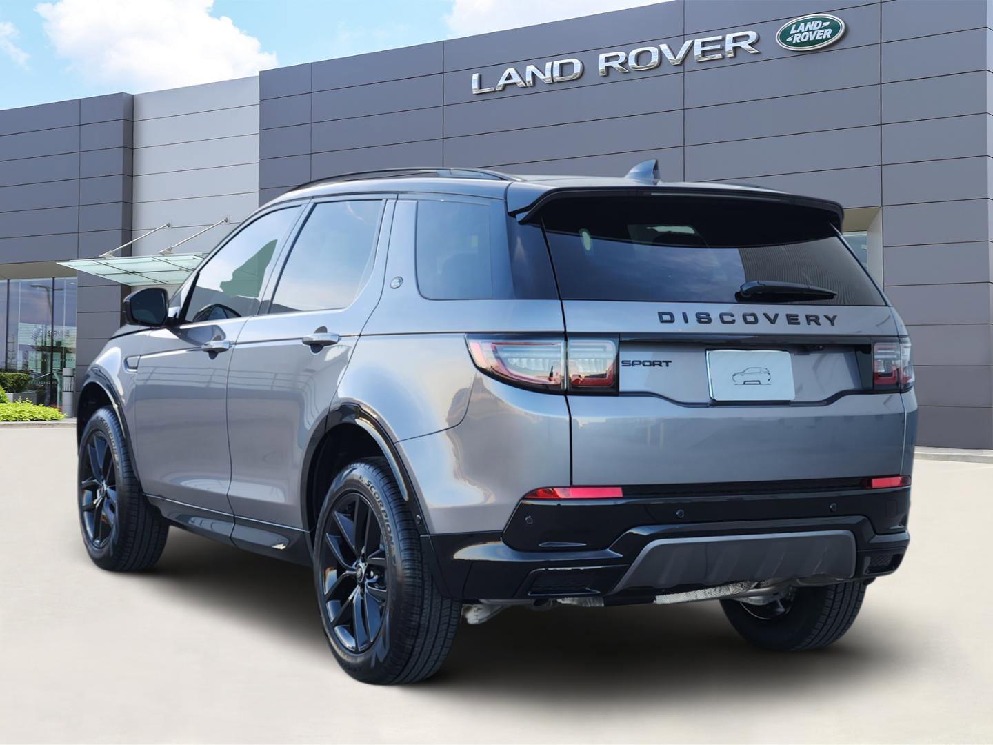 New 2025 Land Rover Discovery Sport Dynamic SE image 4