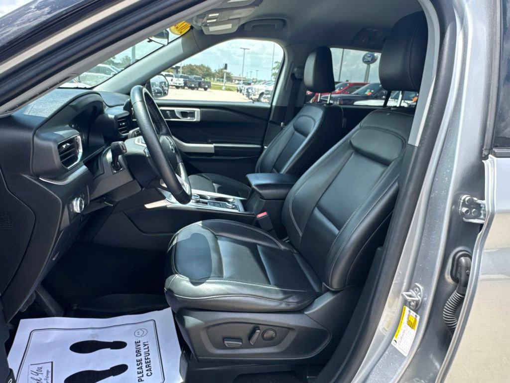 Used 2022 Ford Explorer XLT w/ Equipment Group 202A AWD/4WD image 4