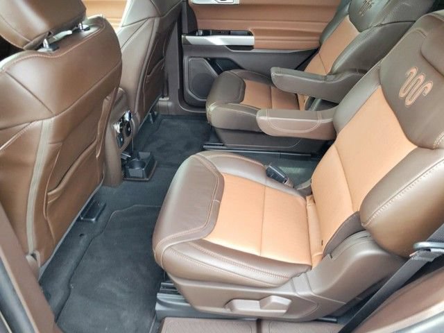 Used 2024 Ford Explorer King Ranch w/ Technology Package RWD image 11