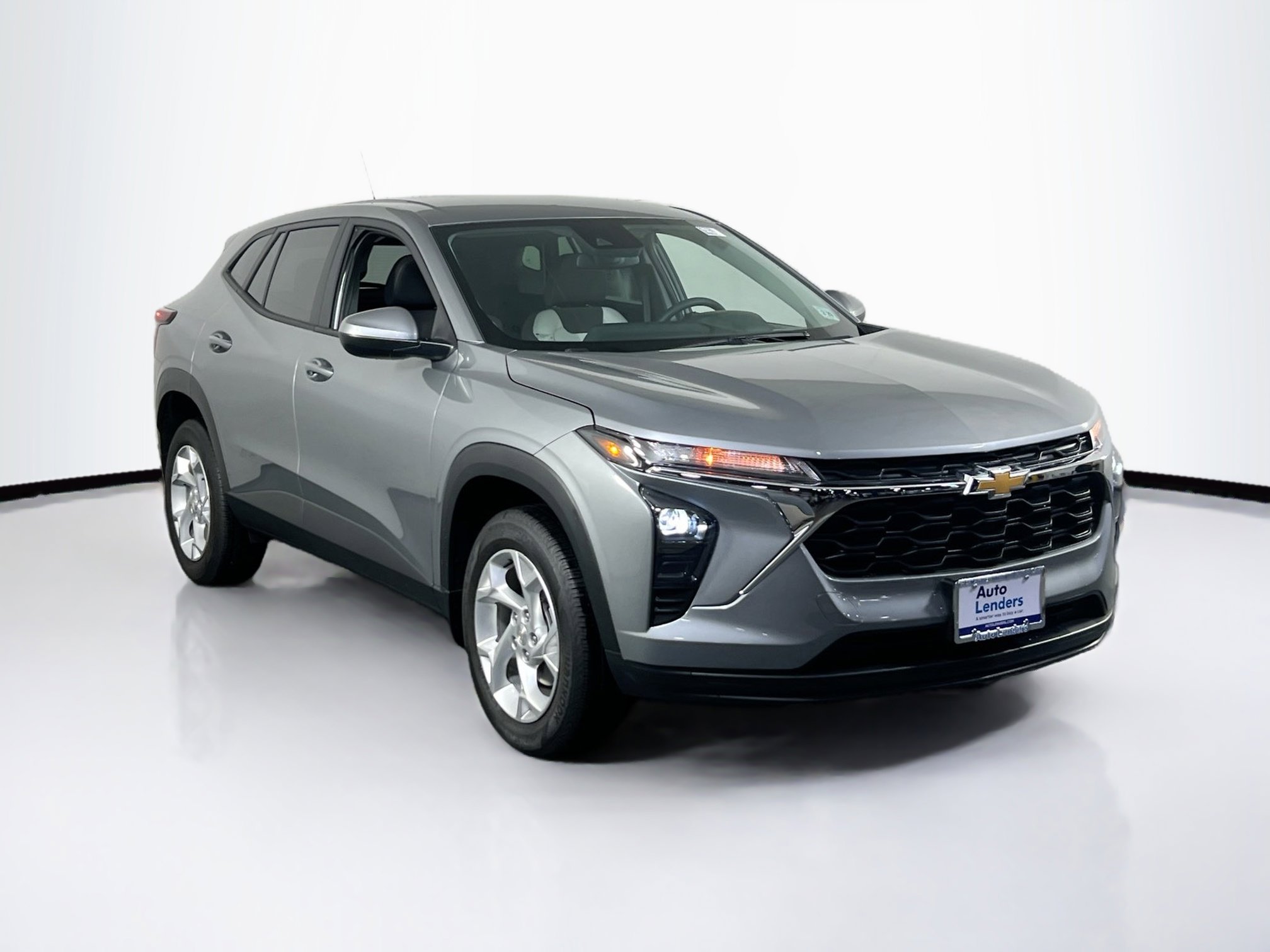 Used 2024 Chevrolet Trax LS w/ LS Convenience Package image 3