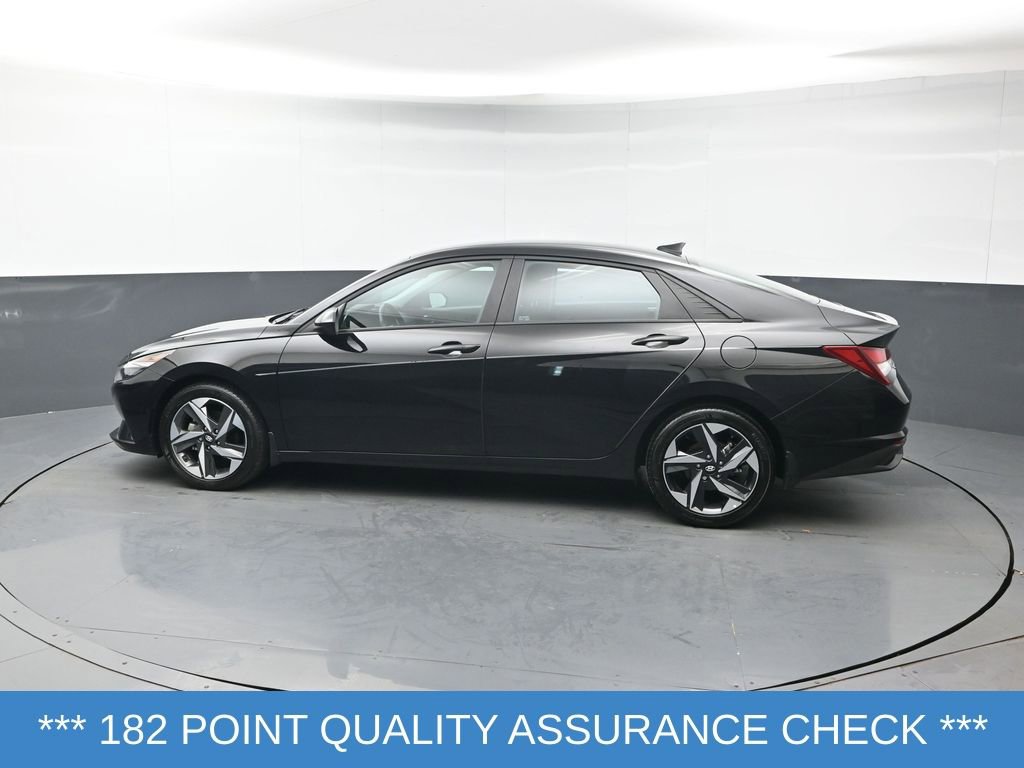Used 2023 Hyundai Elantra SEL w/ Convenience Package FWD image 4