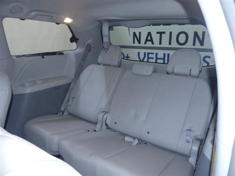 Used 2014 Toyota Sienna XLE image 21