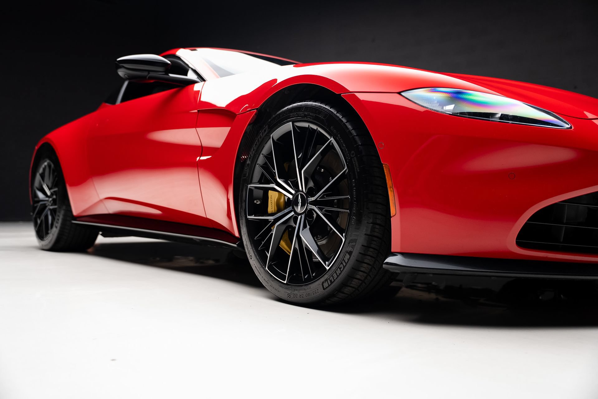 Used 2023 Aston Martin V8 Vantage Coupe RWD image 69